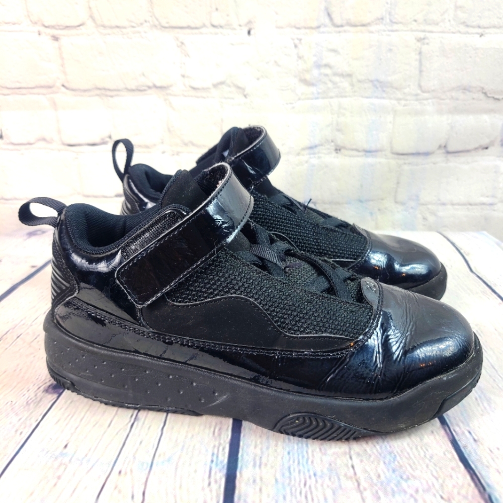 Jordan Max Aura 2 size 3Y